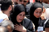 Une femme pleure aux funérailles de Khaïri Chahine et Hamza Maqboul, tués par les forces israéliennes lors d'un raid militaire, à Naplouse, en Cisjordanie occupée, le 7 juillet 2023