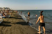 Des touristes sur la plage de Larcana, le 1er août 2020 à Chypre