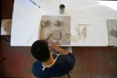 Joseph, étudiant, suit un atelier d'art thérapie proposé par l'association Pool d'art à Rennes, le 8 mars 2021