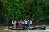 Des déplacés sur la rivière Tarra entre Colombie et Venezuela, le 19 janvier 2025