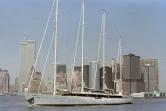 Le Phocéa au large de Manhattan le 13 mai 1988 peu avant son départ pour battre le record de la traversée de l'Atlantique d'Ouest en Est