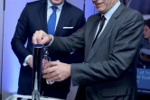 Jean-Marc Janaillac (à droite), le PDG d'Air France-KLM et le directeur général de KLM, Pieter Elbers, lors de la présentaion des résultats 2016 du groupe à Paris, le 16 février 2017