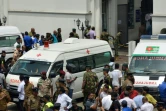Des ambulances stationnent devant l'église Saint-Anthony à Colombo frappée par une explosion meurtrière, le 21 avril 2019