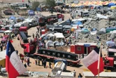 Vue de la mine de San José lors des opérations de secours des 33 mineurs bloqués et le campement des familles des mineurs, le 6 octobre 2010 dans le désert d'Atacama, au Chili