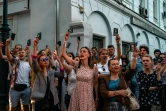 Manifestation de Bélarusses devant leur ambassade à Moscou pour dénoncer les résultats de l'élection présidentielle le 9 août 2020