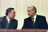 Noursoultan Nazarbaïev (G) alors président du Kazakhstan et le président russe de l'époque Boris Elstine, à Moscou le 17 janvier 1992 