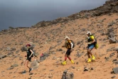 Les concurrents en lice dans la 36e édition du Marathon des Sables traversent le Sahara marocain vers Jebel Mraier, le 30 mars 2022 