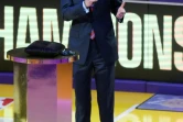 Le patron de la NBA Adam Silver s'exprimant lors de la cérémonie de remise des bagues de champions aux Lakers à Los Angeles, avant la nouvelle saison contre les Clippers