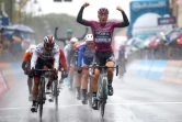 L'Allemand Pascal Ackermann (Bora) vainqueur sous une pluie battante de la 5e étape du Giro, le 15 mai 2019 à Terracina