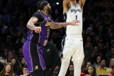 Victor Wembanyama (#1), des San Antonio Spurs, face à une des stars des LA Lakers, Anthony Davis (#3), lors d'un match de NBA, le 23 février 2024 à Los Angeles
