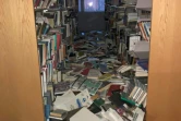 Des livres à terre dans une bibliothèque à Anchorage, le 20 novembre 2018 après le séisme de magnitude 7.0 en Alaska