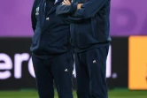 Le sélectionneur du XV de France Jacques Brunel (g) et le président de la Fédération française de rugby Bernard Laporte lors d'un entraînement le 18 octobre 2019 à Oita (Japon) 