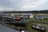 Le cargo Cosco Houston effectue un test sur le canal de Panama, le 23 juin 2016