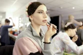 Une danseuse du Ballet Stanislavski se maquille au Palais des Festivals à Cannes avant une représentation, le 4 décembre 2019