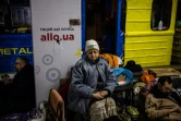Des habitants réfugiés dans une station de métro de Kharkiv, le 30 avril 2022