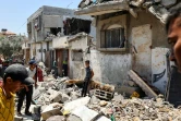 Des Palestiniens fouillent les décombres après un bombardement israélien à Nousseirat, dans le centre de la bande de Gaza, le 2 juin 2025