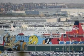 Le gouvernement espagnol a décidé d'envoyer d'importants renforts de police en Catalogne, qui seront logés sur trois navires de croisières, dont celui-ci mouillant dans le port de Barcelone, le 21 septembre 2017