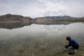 Le lac Karakul près le "l'Autoroute de l'amitié" sino-pakistanaise à Tashkurgan, en Chine, le 28 juin 2017