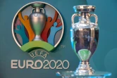 Logo et trophée de l'Euro-2020 à Londres le 21 septembre 2016