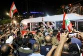 Le "bus de la révolution" arrive dans la ville de Saïda, dans le sud du Liban, le 16 novembre 2019 au soir
