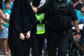La police espagnole arrête une Marocaine de 18 ans soupçonnée de recuter des femmes sur internet pour le Groupe Etat islamique, à Gandia le 5 septembre 2015 