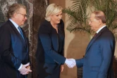 Marine Le Pen, le président libanais Michel Aoun (D) et le député FN Gilbert Collard (G) à Beyrouth, le 20 février 2017