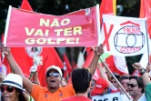 Des partisans du Parti des travailleurs (PT) au pouvoir au Brésil manifestent en soutien à la présidente Dilma Rousseff à Brasilia, le 31 mars 2016