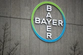 Le logo du groupe agro-chimique allemand Bayer, sur la façade de son siège à Berlin le 20 mars 2019