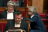 Le député français de La France insoumise (LFI) et de la coalition de gauche NUPES Eric Coquerel (g) s'entretient avec le député LFI Alexis Corbiere (d) à l'Assemblée nationale à Paris, le 30 mai 2023