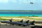 Un bombardier B-1B de l'US Air Force décolle de la base de Diego Garcia pour une mission en Afghanistan, le 7 octobre 2001