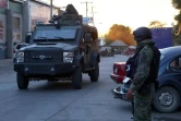 Forces de sécurité devant la morgue où se trouve le corps de Nazario Moreno alias "El Chayo" le 9 mars 2014 à   Apatzingan dans l'Etat du  Michoacan 