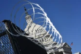 Des barbelés sur les barrières protégeant le Capitole à Washington, le 3 mars 2021