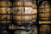 Fûts de vieillissement du whisky à la distillerie Warenghem à Lannion, le 13 novembre 2018