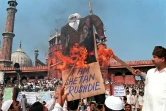 Des indiens musulmans brûlent une effigie de Salman Rushdie en février 1999 près de la grande mosquée de New Delhi