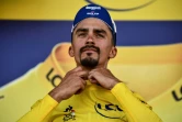 Julian Alaphilippe toujours en jaune sur le podium de la 4e étape du Tour de France à Nancy, le 9 juillet 2019