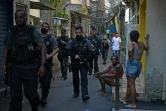 Des policiers participent à une opération contre le trafic de drogue dans la favela de Jacarezinho, le 19 janvier 2022 à Rio de Janeiro, au Brésil