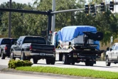 Une camionnette blanche a été emportée par les forces de l'ordre le 26 octobre 2018 à Plantation (Floride)
