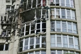 Des appartements détruits par une frappe de drones explosifs russes dans un immeuble de Kiev, le 8 mai 2023