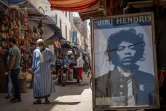 Photo du guitariste Jimi Hendrix sur la devanture d'une échoppe dans une des rues de Eassouira, le 10 septembre 2020