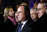Le président François Hollande (c), accompagné du ministre de l'Intérieur Bernard Cazeneuve (g), et du Premier ministre Manuel Valls (d), s'exprime devant le Bataclan le 14 novembre 2015 au petit matin