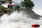 Dimanche 13 mai 2007 -

Une forte houle générant des vagues de 10 métres a déferlé sur les côres Ouest et Sud dévastant tout sur son passage