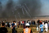 Les forces israéliennes tirent des gaz lacrymogènes contre des manifestants rassemblés près de la barrière de sécurité séparant Israël de la bande de Gaza, le 20 juillet 2018