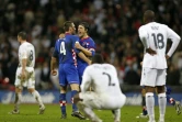Les Croates Niko Kovac et Robert Kovac fêtent la victoire de leur équipe face à l'Angleterre à Wembley, le 21 novembre 2007
