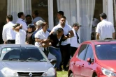 Des proches des 44 membres de l'équipage du sous-marin argentin disparu depuis huit jours, expriment leur douleur devant la base navale de Mar del Plata (sud de Buenos Aires), le 23 novembre 2017