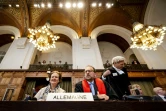 Tania von Uslar-Gleichen (g), représentante de l'Allemagne, lors  d'une audience devant la CIJ dans le cadre d'une affaire déposée par le Nicaragua contre l'Allemagne exigeant que les juges imposent des mesures d'urgence pour empêcher Berlin de fournir à Israël des armes et d'autres aides, le 8 avril 2024 à La Haye