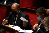 Eric Dupond-Moretti (g) et Gerald Darmanin (d) à l'Assemblée nationale à Paris le 12 janvier 2021