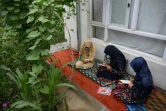 Des jeunes filles étudient dans une école clandestine, en Afghanistan, le 23 juillet 2022