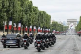 Le président français Emmanuel Macron (L) sur l'avenue des Champs-Elysées le 14 juillet 2019