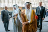 Le ministre saoudien de l'Energie Khaled al-Faleh (D) ainsdique le Prince Abdelaziz ben Salman ben Abdelaziz, ministre adjoint à leur arrivée au siège de l'Opep à Vienne le 1er juillet 2019 