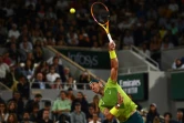 Rafael Nadal au service contre Alexander Zverev à Roland-Garros, le 3 juin 2022 
